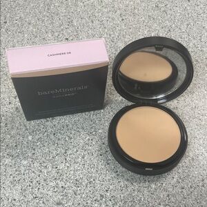 bareMinerals BAREPRO Cashmere 06 Foundation